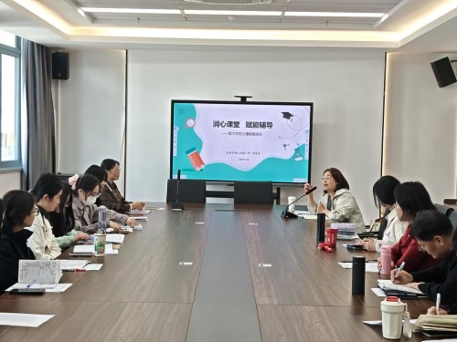 课堂研讨评课（孙婵玉主任）.jpg